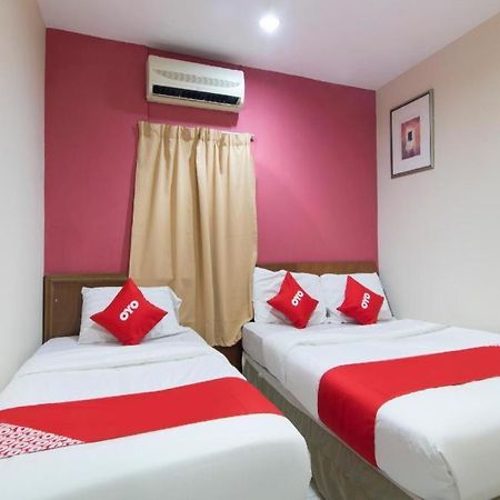 Oyo 44100 Hotel Casavilla Petaling Jaya Exterior photo