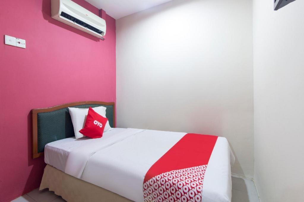 Oyo 44100 Hotel Casavilla Petaling Jaya Exterior photo