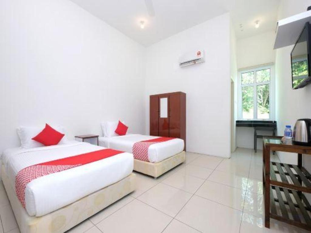 Oyo 44100 Hotel Casavilla Petaling Jaya Exterior photo