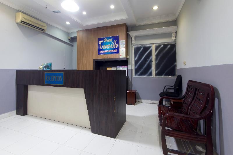 Oyo 44100 Hotel Casavilla Petaling Jaya Exterior photo
