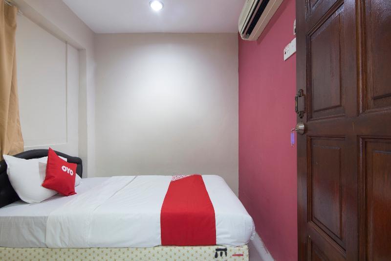 Oyo 44100 Hotel Casavilla Petaling Jaya Exterior photo